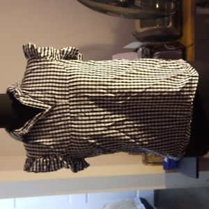 Cute sleevless shirt